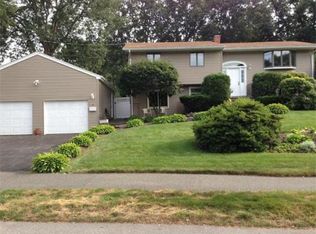 12 Heath Rd, Peabody, MA 01960