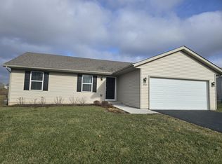 2052 Meadow Ave, Machesney Park, IL 61115