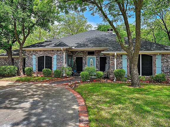 2nd image of 101 Lauren Ln