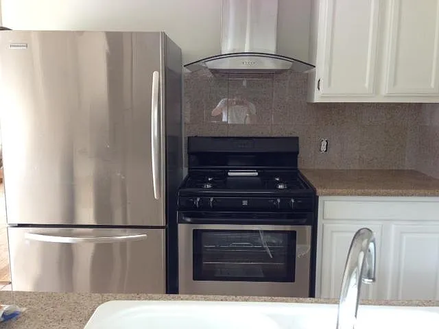 6700 Gloria Ave — Photo 9