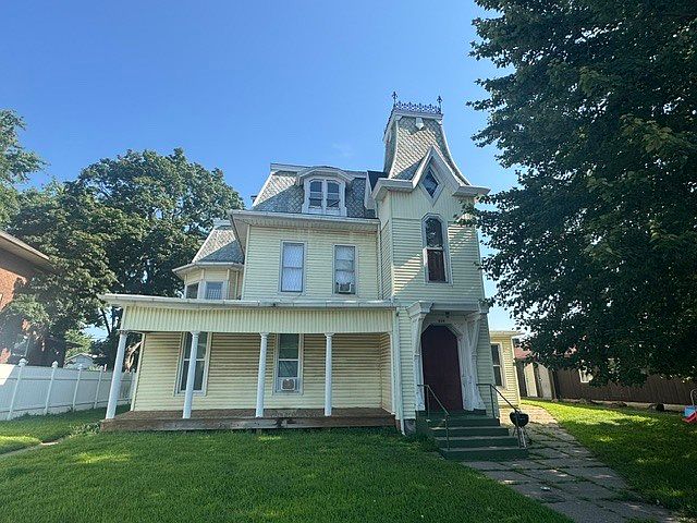 1st image of 538 10th Ave S
