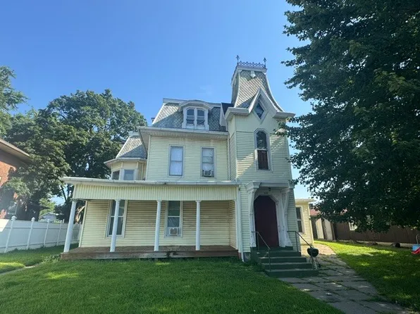 538 10th Ave S, Clinton, IA 52732