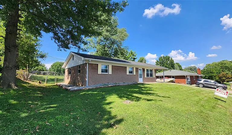 505 Kent Dr — Photo 2