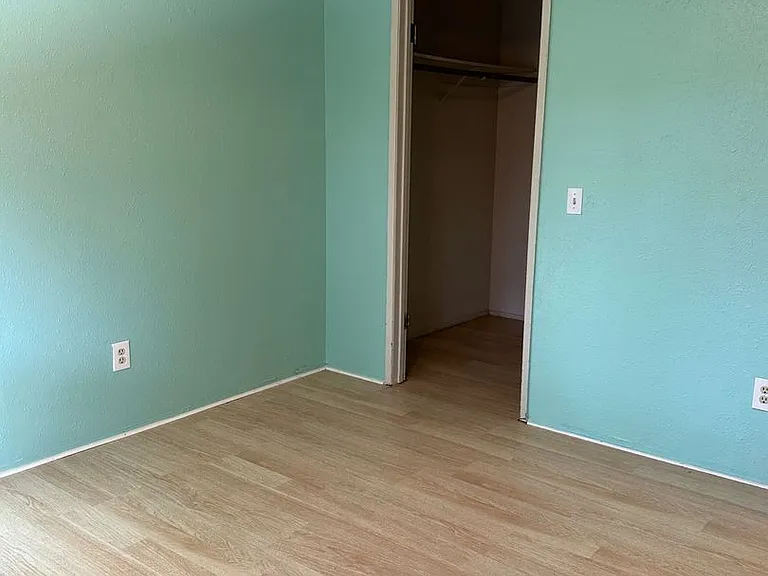 918 Cortina Dr — Photo 13