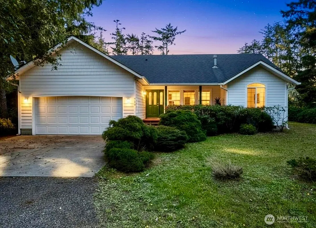 736 Duck Lake Drive SE photo 1