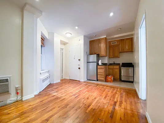 Rented by Kahen Properties | media 17