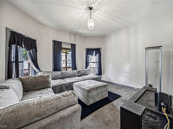5th image of 305 W 53rd St