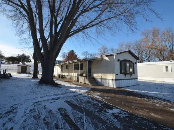 13100 318th St Trailer 131, Lindstrom, MN 55045