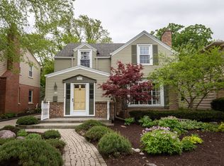 125 W Belle Ave, Whitefish Bay, WI 53217