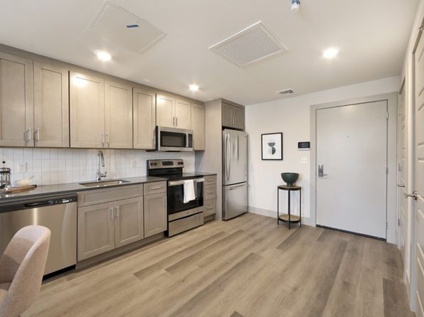 548 Franklin Ave APT 402