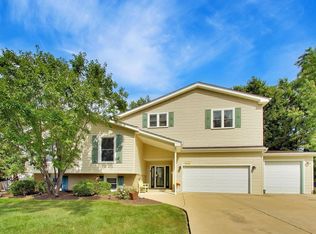7309 Seminole Ct, Darien, IL 60561