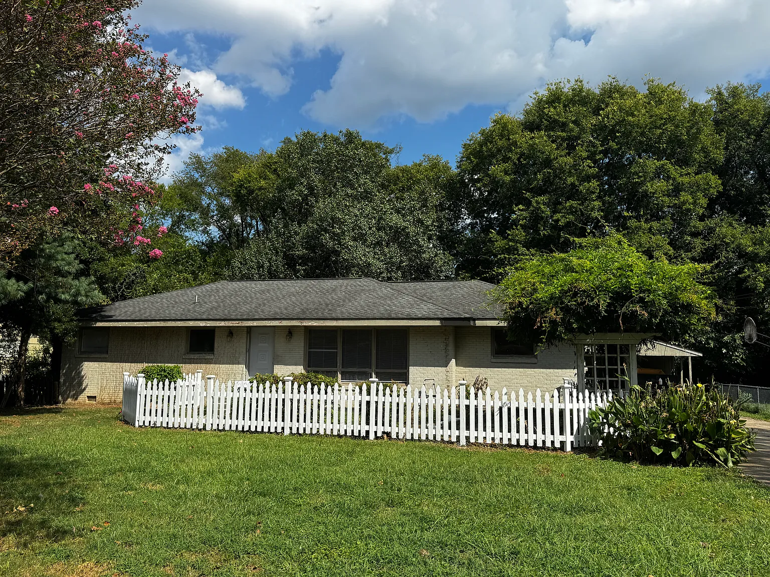 4 bed, 1401 sqft, $2,175 — Photo 2