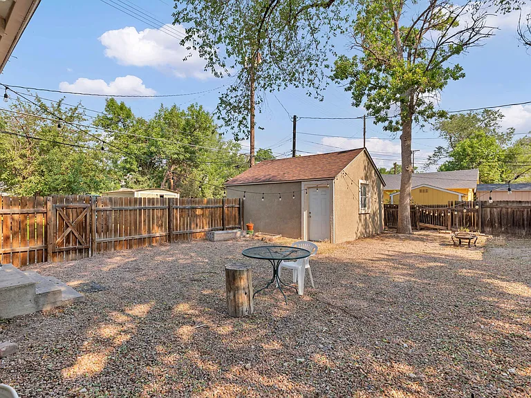 320 E Uintah St — Photo 34