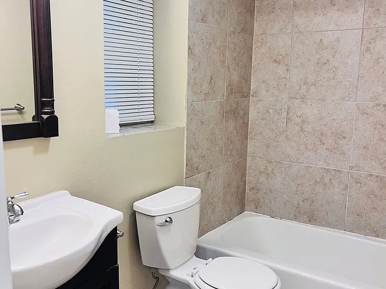 564 Maryland Ave — Photo 6