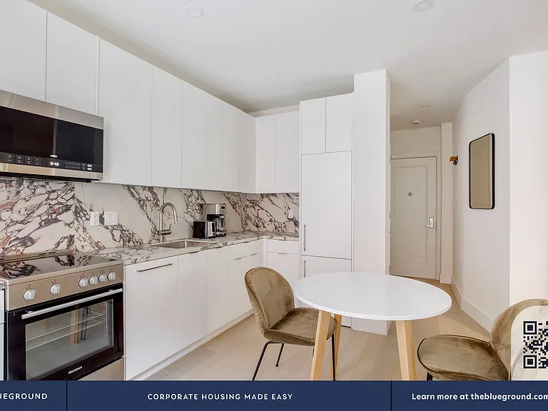 300 W 21st St #52 — Photo 5