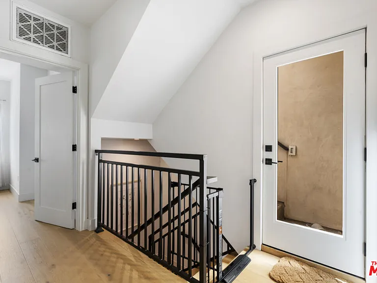738 Parkman Ave — Photo 29