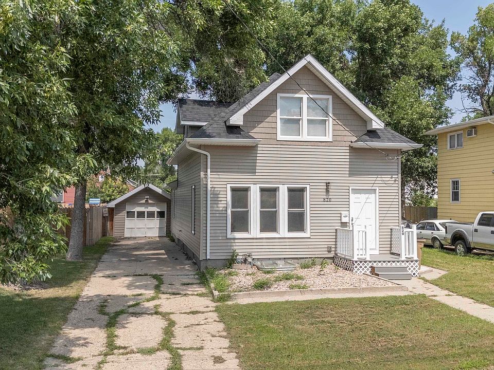 1st image of 820 7th Ave NW