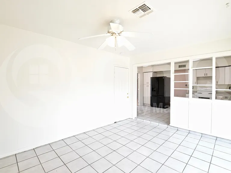 4265 E Vineyard Rd — Photo 5