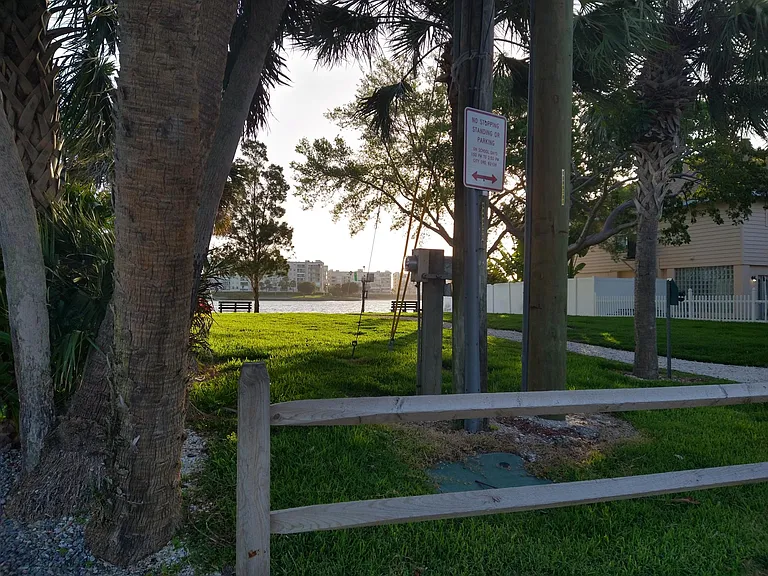 Boca Ciega Dr — Photo 2