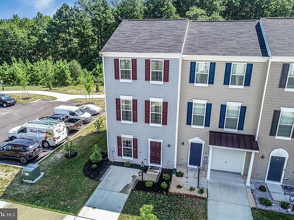 3rd image of 21002 Brunswick Ln