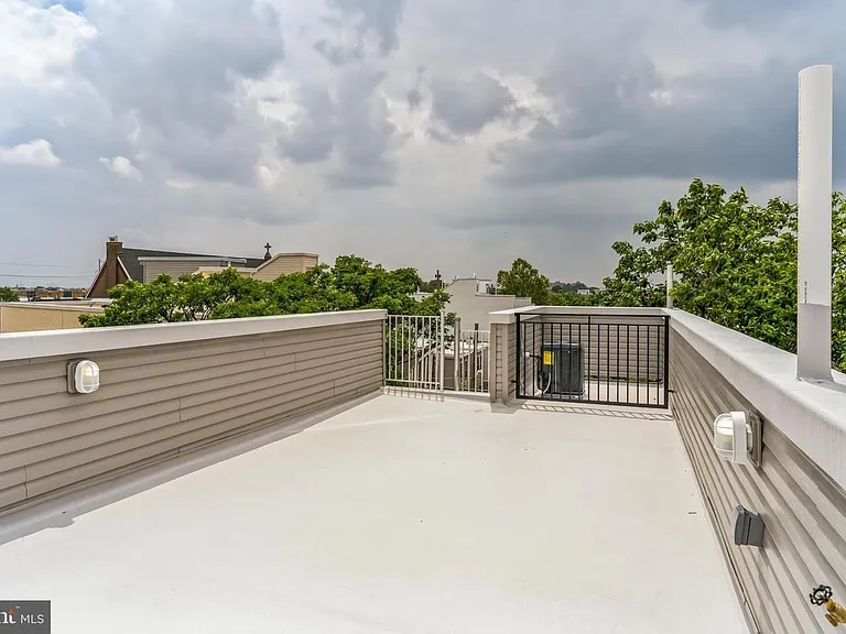 2710 Latona St — Photo 24