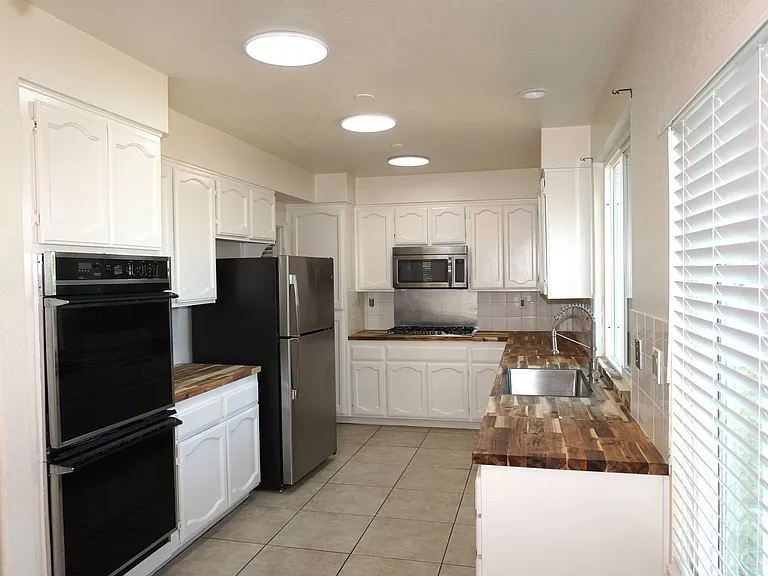 10386 Meadow Creek Dr — Photo 14