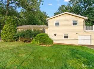 20 Valley Vale Dr, Old Bridge, NJ 08857