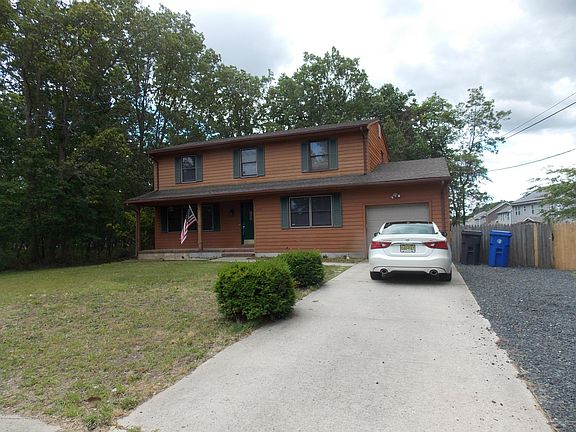 4th image of 1095 Bay Ave
