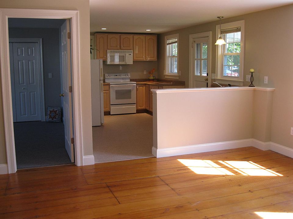 52 School St Hyannis, MA, 02601 Apartments for Rent Zillow