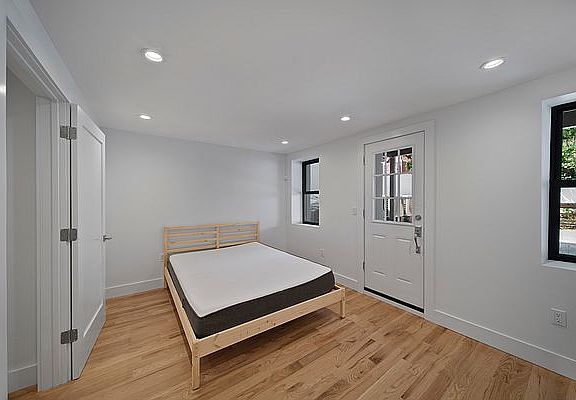 4th image of 249 Putnam Ave APT 1