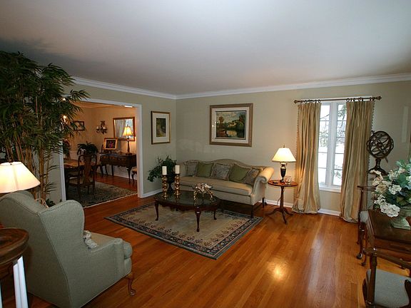 2nd image of 22110 Cambridge Dr