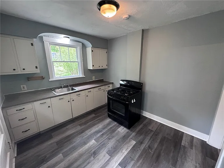 2733 Pyramid Ave — Photo 8