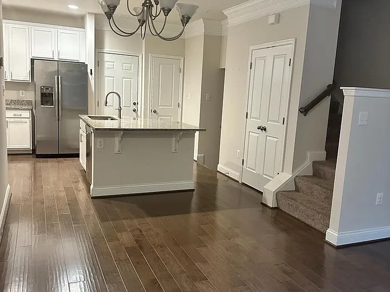 1707 Fieldstone Ct — Photo 3