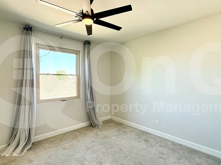 572 N Bell Dr — Photo 18