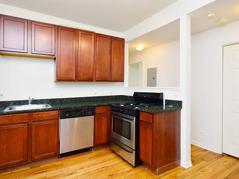 1943 W Chase Ave #2 — Photo 23