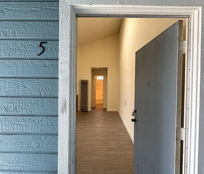 3076 Lincoln Ave #5 — Photo 2