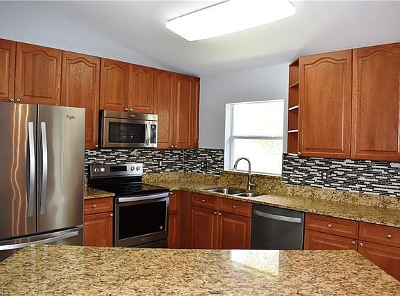 2nd image of 1814 NE 34th Ln