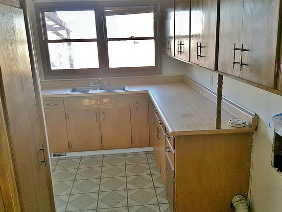 5th image of 1425 Willow Dr