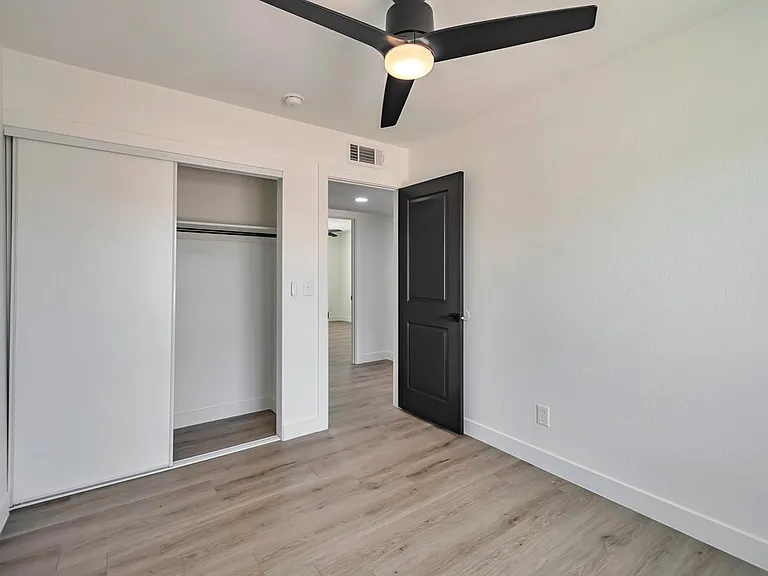 906 W Colgate Dr — Photo 13