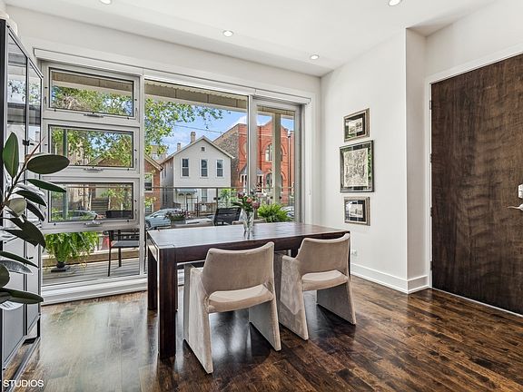 4th image of 1076 N Marshfield Ave #1