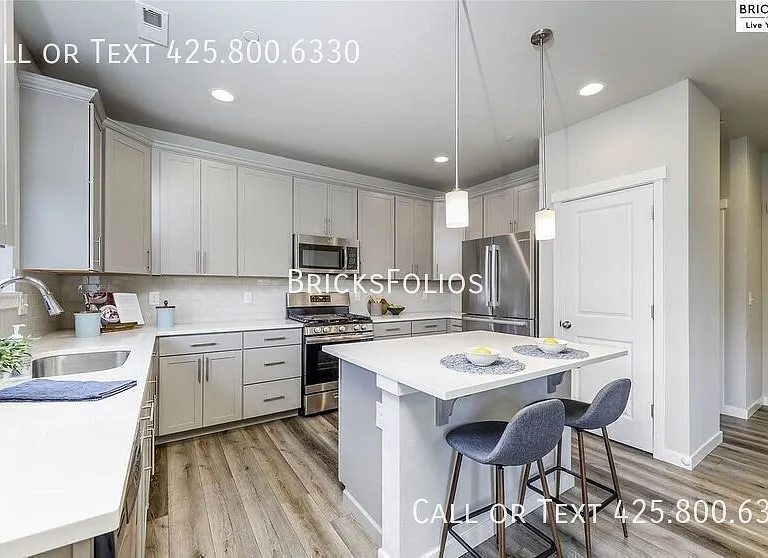1052 Banyan St — Photo 13