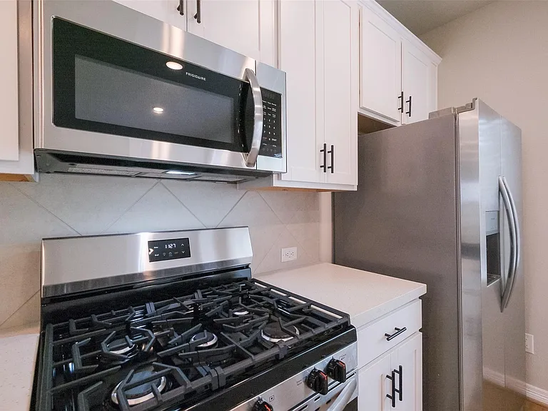 6434 New York St — Photo 3