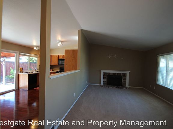 3rd image of 1420 Pheasant Dr