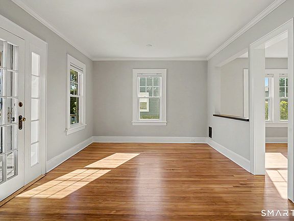 4th image of 371 Grovers Avenue