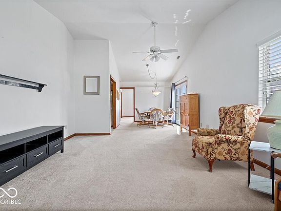 4th image of 1333 N Apple Lake Dr