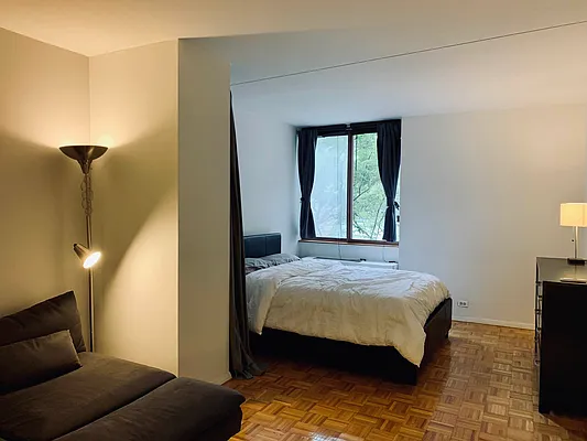 Rented by R New York | media 12