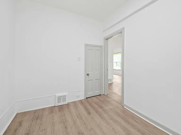 2069 W 81st St — Photo 3