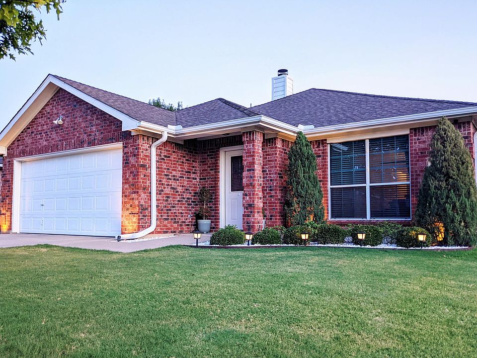 Updated 3 bed, 2 bath brick home in Chalmers Estates!