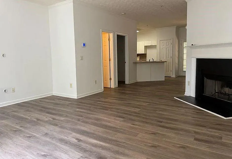 3 bed, 2.5 bath, 1592 sqft, $1,999 — Photo 4