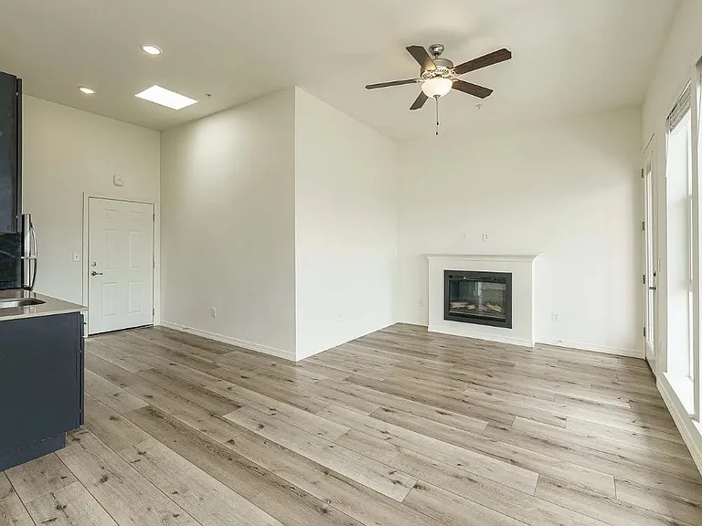 2713 E Evergreen Blvd #202 — Photo 7